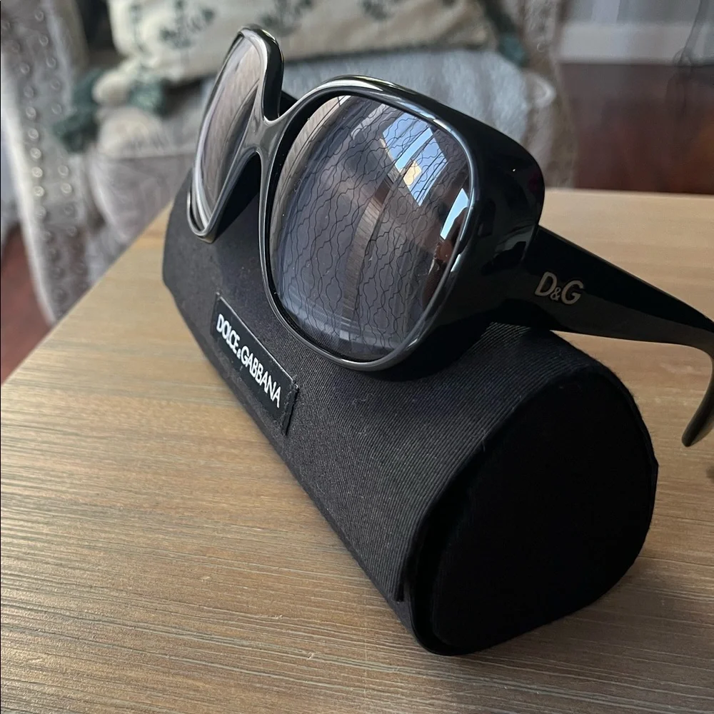 DOLCE& GABBANA black sun glasses - Picture 2 of 3